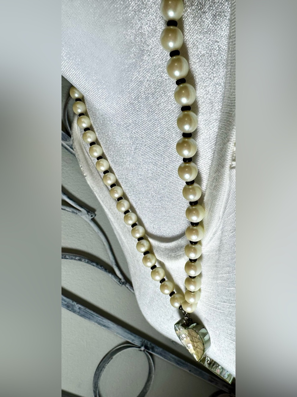 RARE Signed Miriam Haskell Pearl Bead Necklace with Abalone Heart Pendants #1276 - Picture 10 of 16